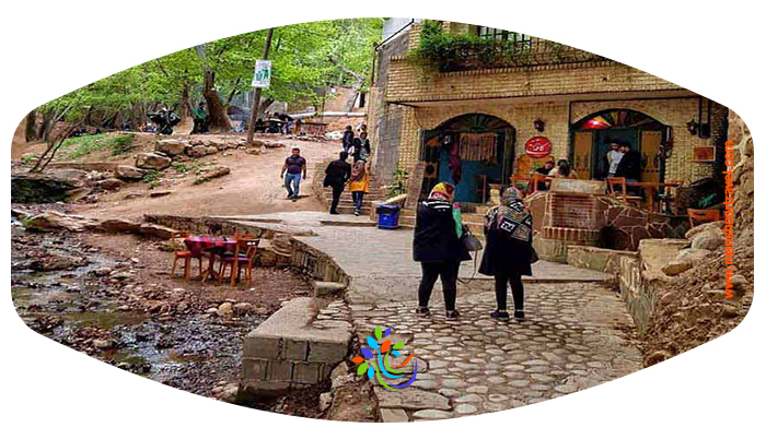 قلات، روستایی ییلاقی با خانه‌های پلکانی ‌است که در 36 کیلومتری شهر شیراز و در ارتفاع 2065 متری از سطح دریا قرار دارد و به‌ خاطر داشتن جاذبه‌های تاریخی جز مکان های تاریخی شیراز نیز به شمار می‌رود. این روستا در نزدیکی کوه قلات قرار گرفته و مانند یک دیوار بز