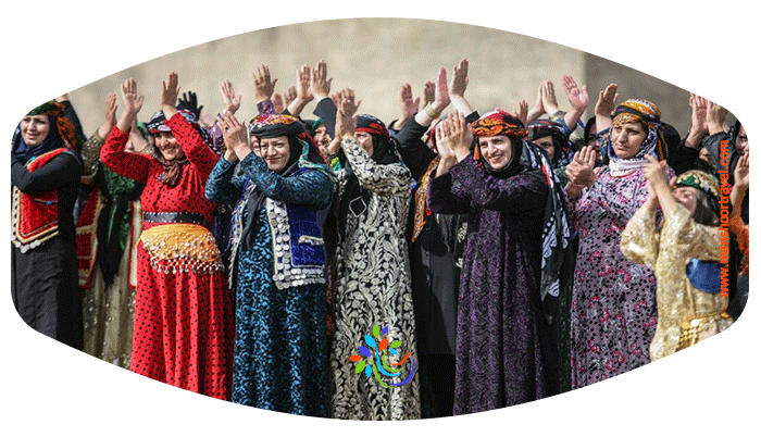 سرون :پوشش سر بانوان لر  دختران و بانوان لرستان  برای سر خود از پوشش‌های متنوعی به نام سروَن یا همان سربند استفاده می‌کنند که تنها قسمتی از موهای سر آنها را در برگرفته و گیسوان‌شان از کنار گوش‌ها روی شانه‌ها آویزان است. 