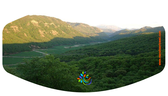 تنگه چهل چای یکی از جاذبه های گردشگری اسنتان گلستان می باشد که در قسمت جنوب غربی استان و در شهرستان مینودشت قرار گرفته است. منطقه چهل چای، شامل تنگه، رودخانه و جنگل آن بخشی از جنگل های هیرکانیست، که قدمتی چند میلیون ساله دارد.این جنگل با حدود 60 هکتار و پ