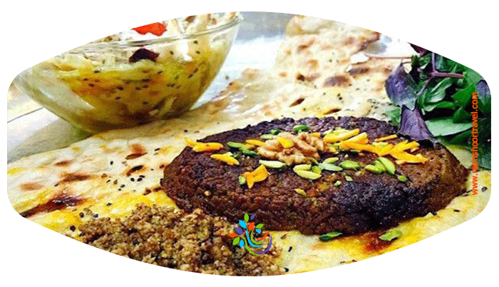 غذاهای سنتی اصفهان  1- بریان یا بریون  بی شک معروف ترین غذای نصف جهان بریان یا همان بریون است. این غذا ظاهری شبیه به همبرگر دارد و از ترکیب گوشت گردن گوسفند، جگر سفيد گوسفند، ادويه اصفهانی، پياز، نمک، دارچین و فلفل و زردچوبه تهیه می شود.